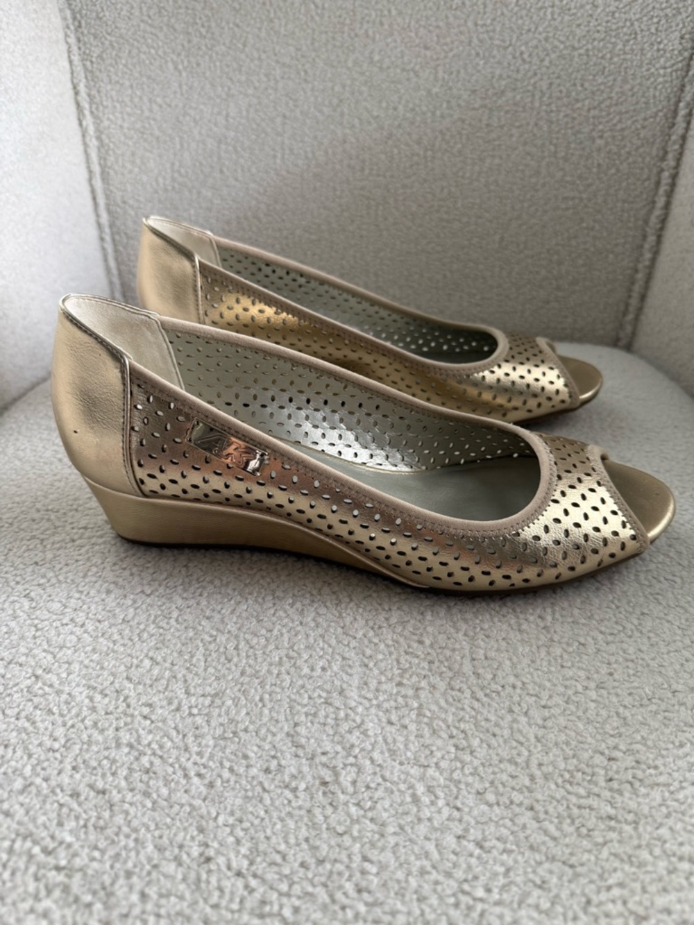 Anne Klein Women’s Metallic Gold Peep-Toe Small Wedge - Picture 2 of 6